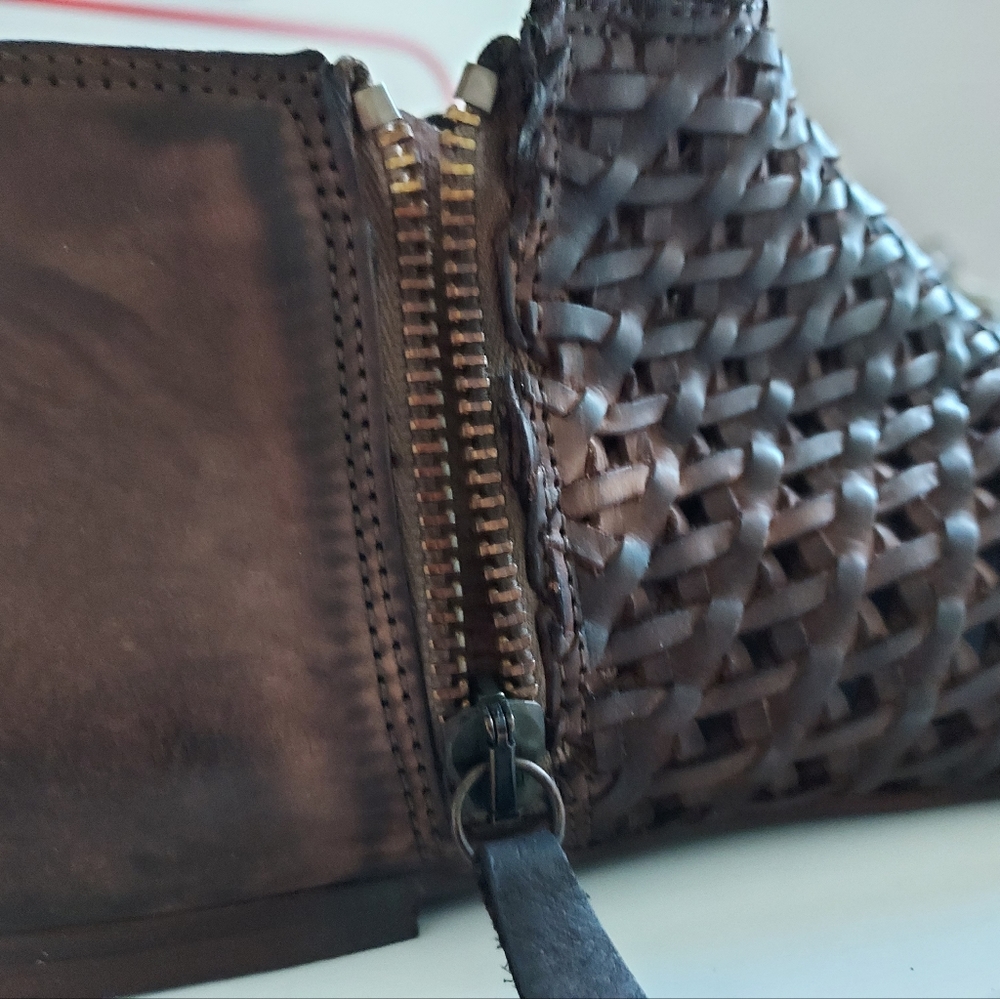 Elegant Brown Woven Women's Shoes - Picture 2 of 4